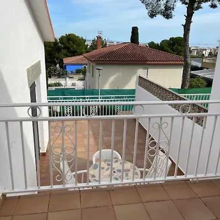 펜션 Casa La Pineda Salou, Playa Y Port Aventura *